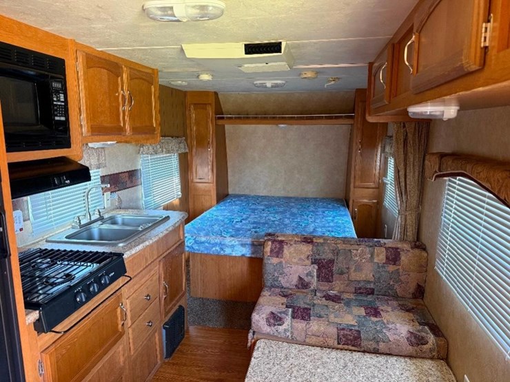 2009-wildwood-x-lite-22rb-camper-image-16