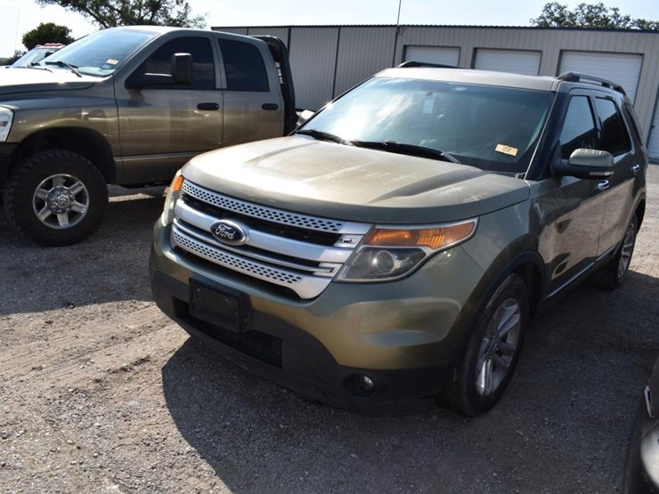 2013-ford-explorer-image-1