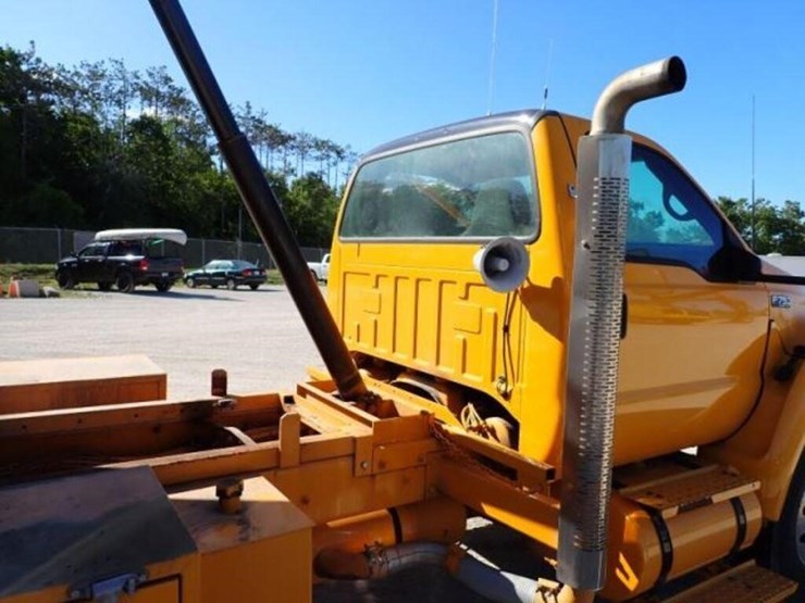 2005-ford-f750-xlt-image-82