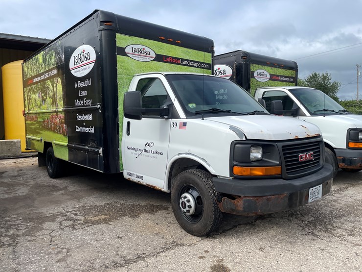 #9856-•-2011-gmc-box-truck-(has-wi-title)-image-3