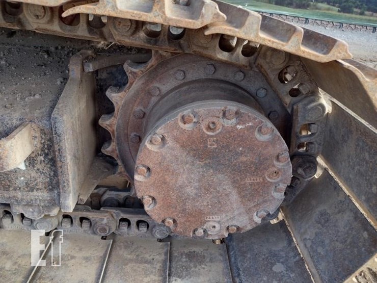 2010-deere-120d-image-26
