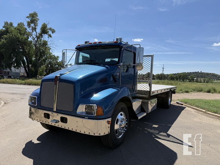 2005-kenworth-t300-image-2