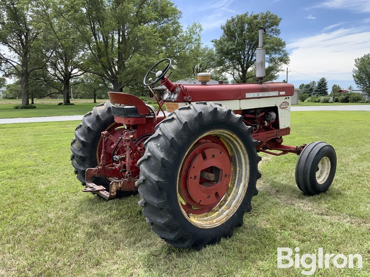 mccormick-farmall-560-2wd-tractor-image-5