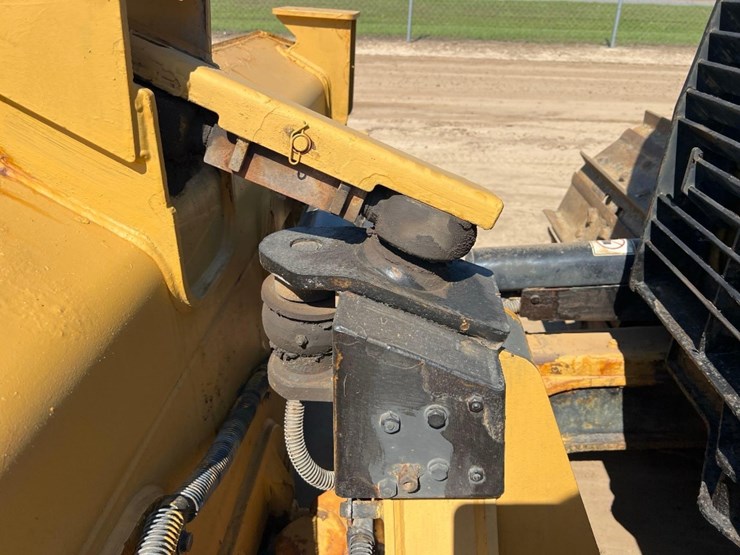 2017-caterpillar-d5k2-lgp-image-11