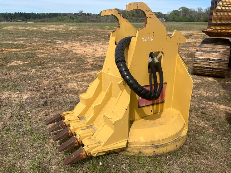 caterpillar-320-image-6