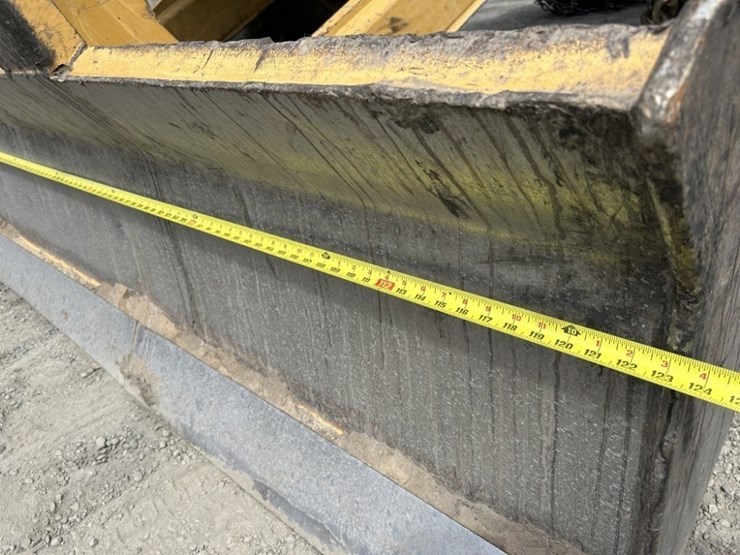 2016-caterpillar-545d-image-14