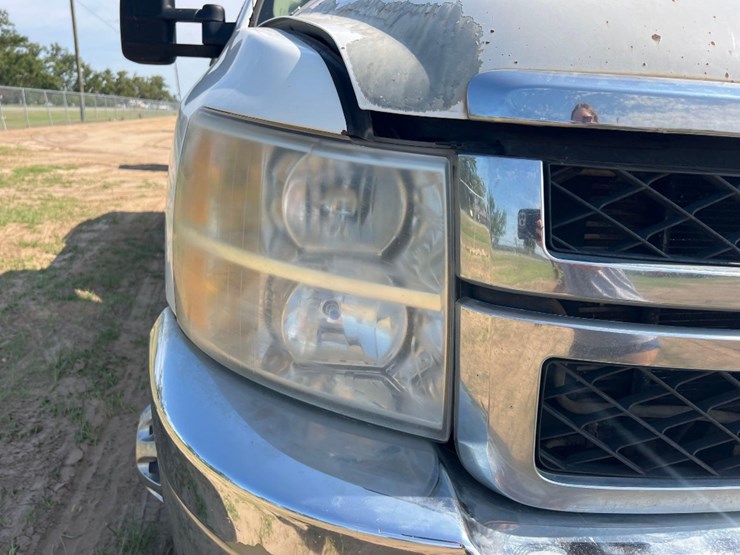 2012-chevrolet-3500hd-image-10