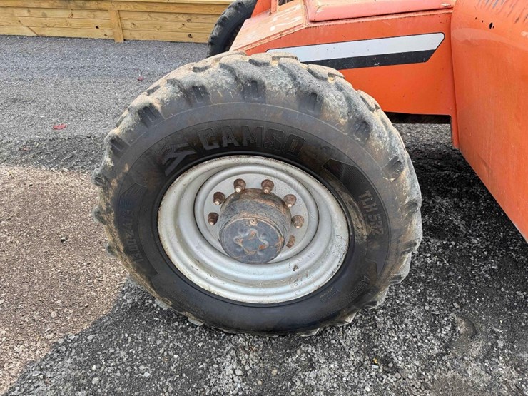 2013-jlg-8042-image-32