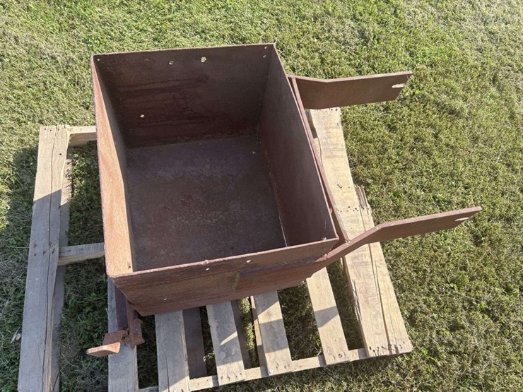 k&m-rock-box,-20”x24”x18”-deep,-fits-jd-30-55-series-image-5