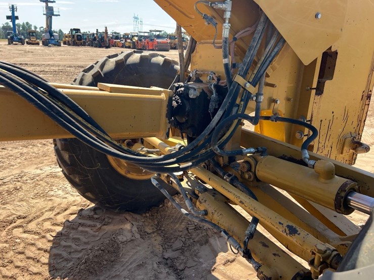 caterpillar-140m-image-28