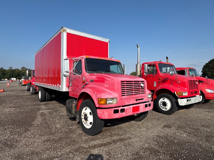 #46-•-1999-international-a900-box-truck-image-1