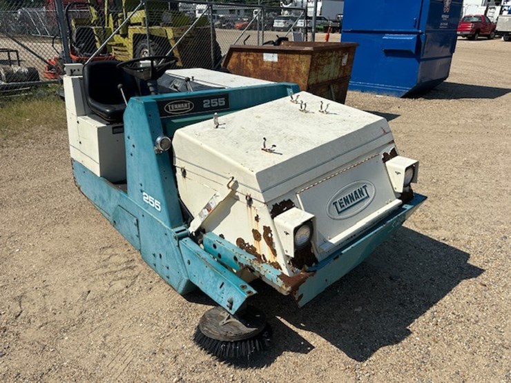 #2267-•-tennant-225-ride-on-sweeper-|-parts-or-repair-image-2