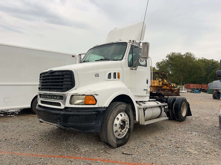freightliner-sterling-s/a-daycab-truck-image-1
