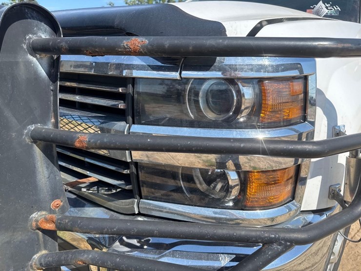 2016-chevrolet-2500-truck-image-15
