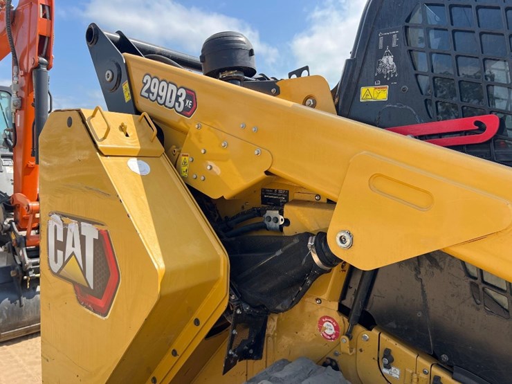 2023-caterpillar-299d3-xe-image-24