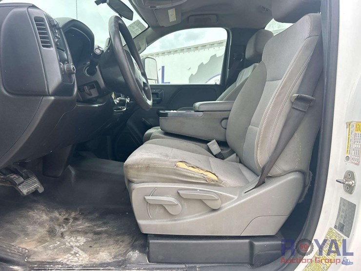 2018-chevrolet-silverado-2500hd-image-12