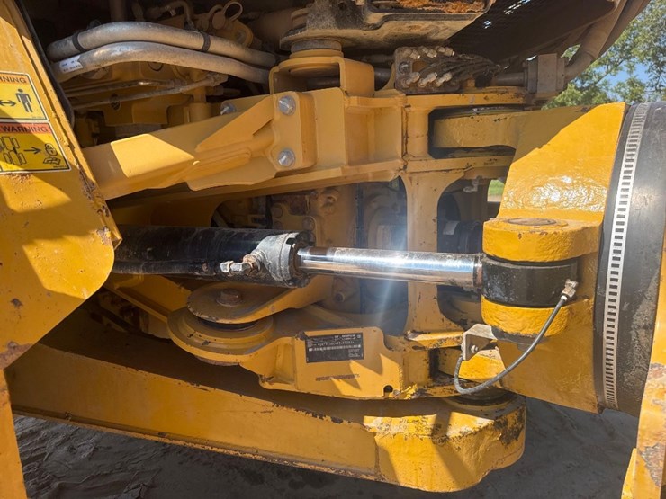 2016-caterpillar-730c2-image-19