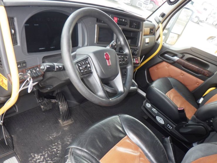2023-kenworth-t680-image-8