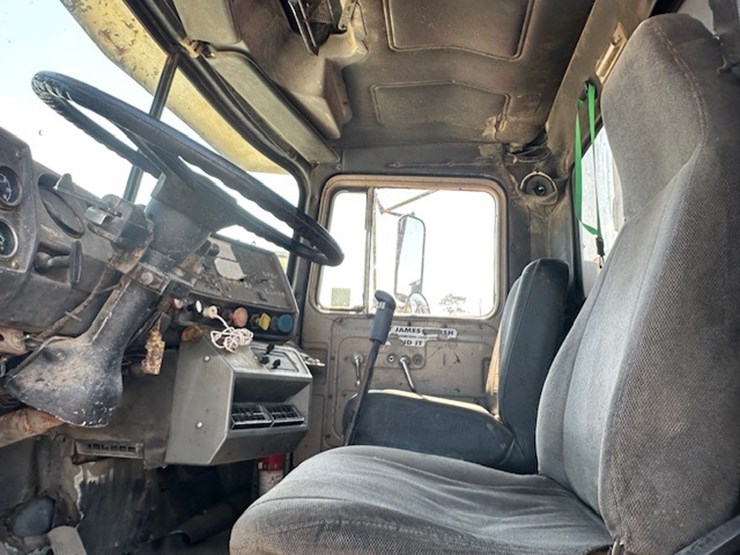 1978-mack-r686-image-45