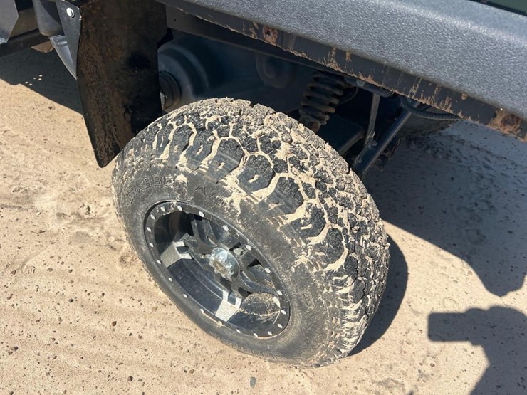 2019-john-deere-gator-image-23