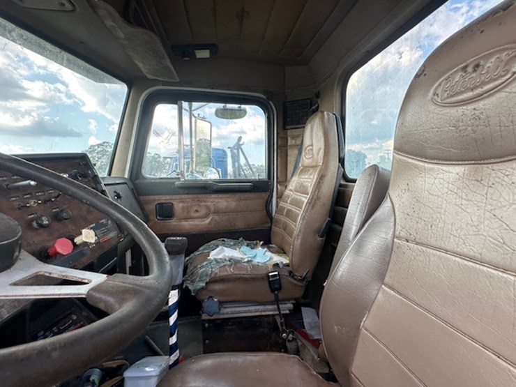 2004-ford-f550-image-33