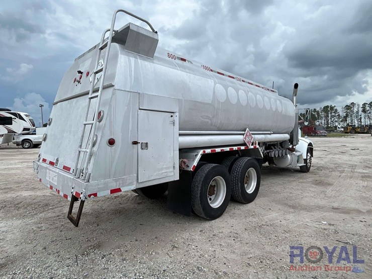 2003-peterbilt-330-image-3