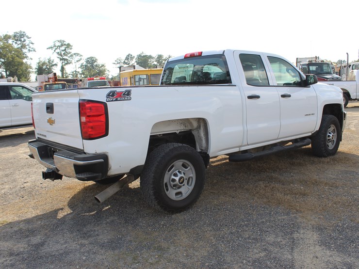 2015-chevrolet-2500-image-3