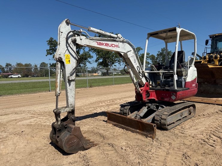 2019-takeuchi-tb230-image-2