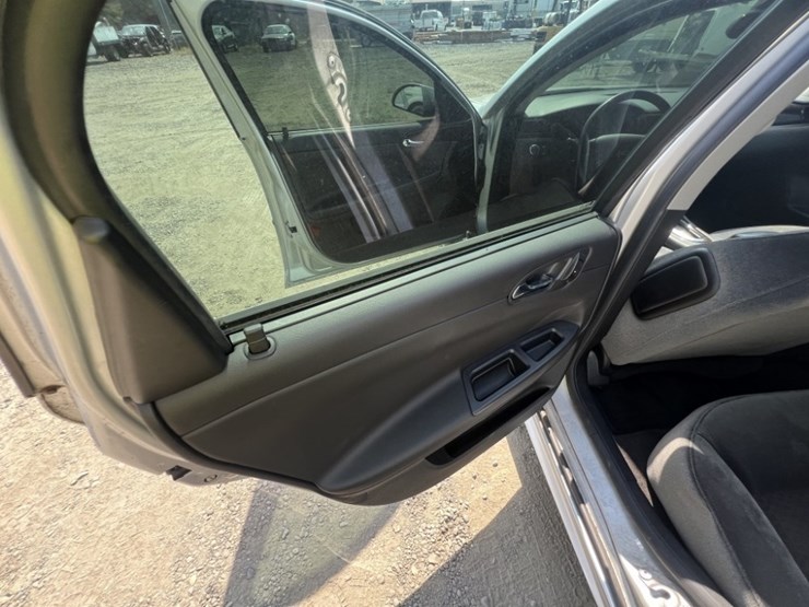 2013-chevrolet-impala-sedan-image-21