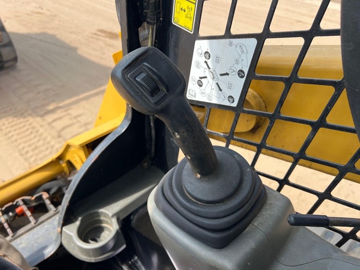 2018-caterpillar-259d-image-28