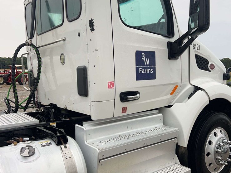 2018-peterbilt-t/a-daycab-semi-truck-image-16
