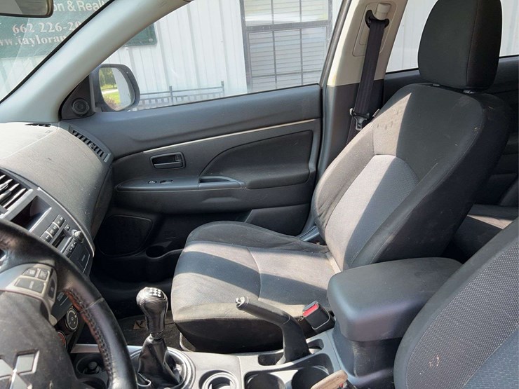2012-mitsubishi-outlander-image-18