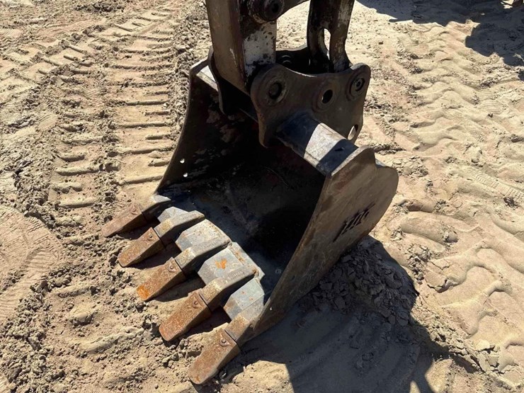 2019-takeuchi-tb230-image-23