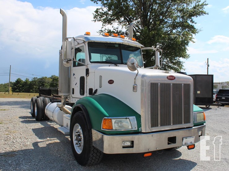 2005-peterbilt-385-image-15