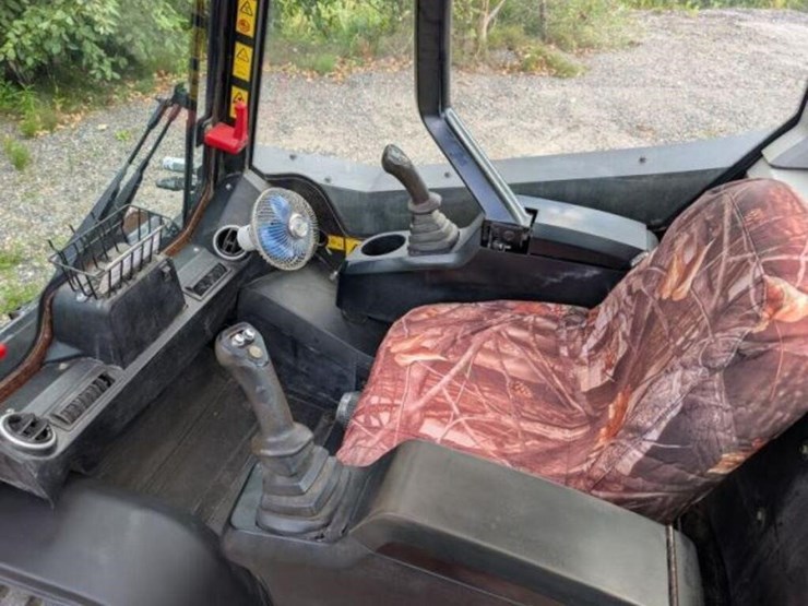 2012-jcb-135-image-10