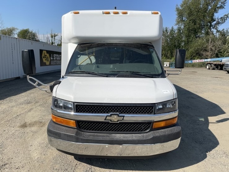 2014-chevrolet-express-paratransit-bus-image-8