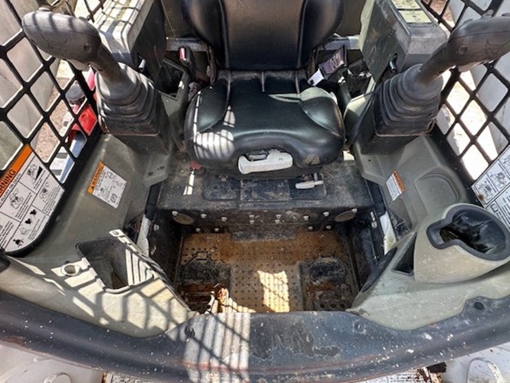 2016-bobcat-t740-image-42