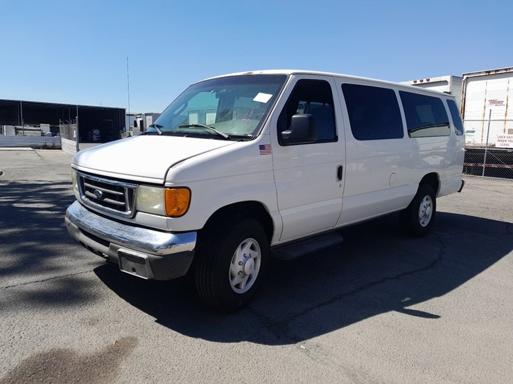 2007-ford-e350-xlt-image-2