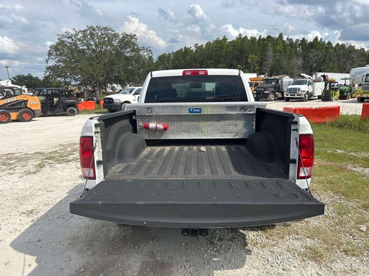 2019-ram-1500-classic-image-19