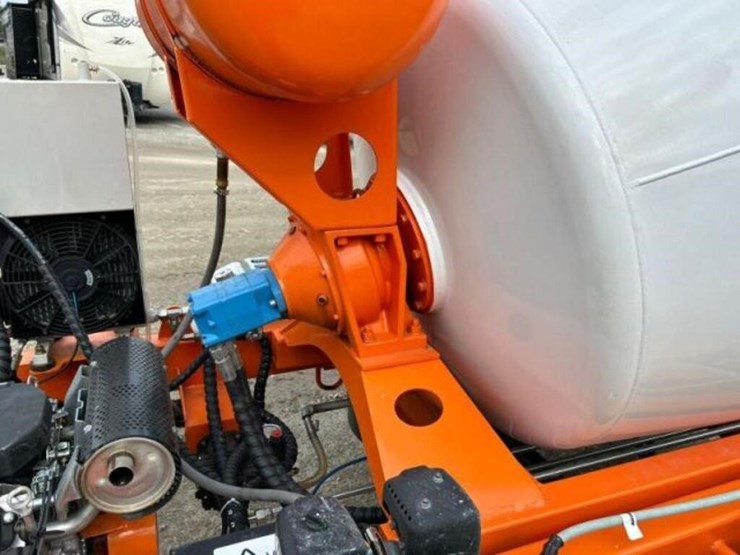 2024-1.5-cubic-meter-tow-behind-tri/a-concrete-fil-image-37