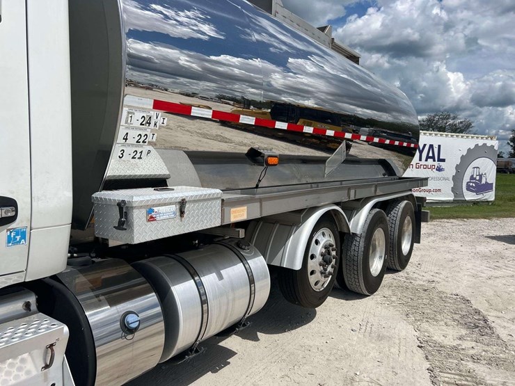 2016-kenworth-t880-image-21