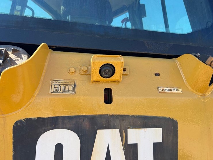 2017-caterpillar-d5k2-lgp-image-16