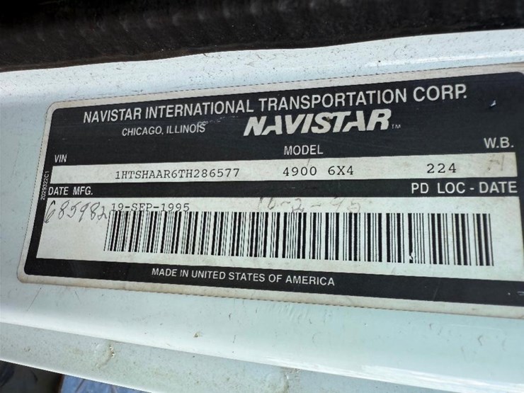 1996-international-4900-flatbed-truck-image-14