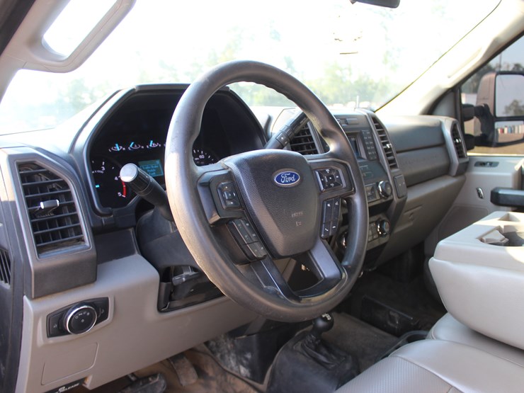 2019-ford-f350-xl-image-11