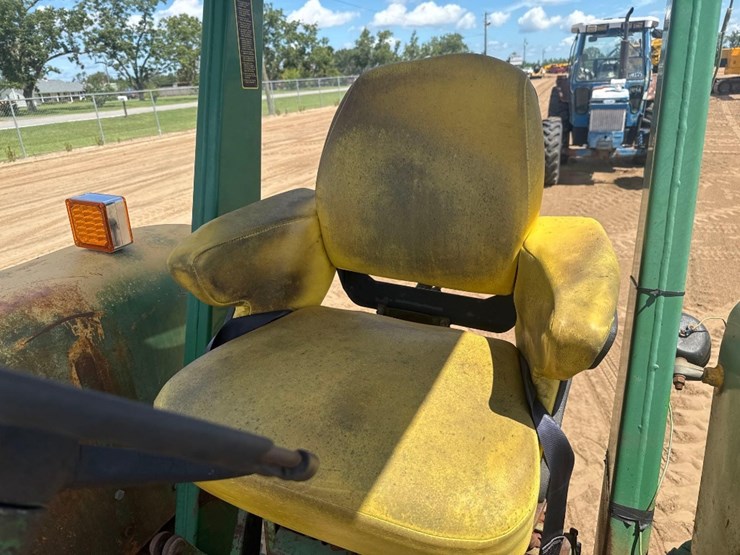 john-deere-3020-image-16