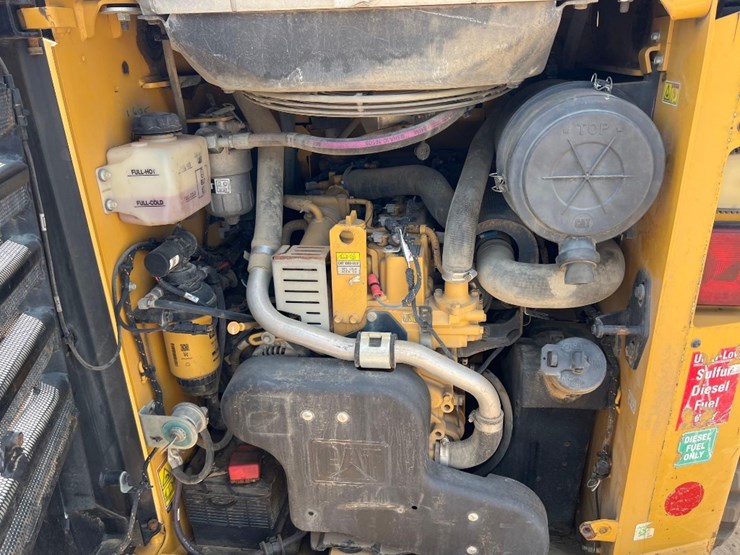 2020-caterpillar-259d3-image-27