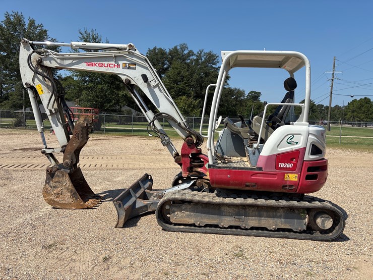 2018-takeuchi-tb260-image-5
