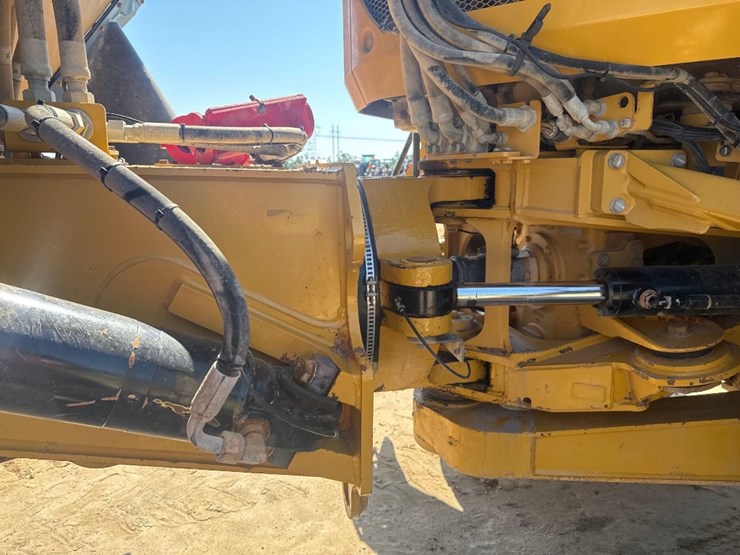 2016-caterpillar-730c2-image-18