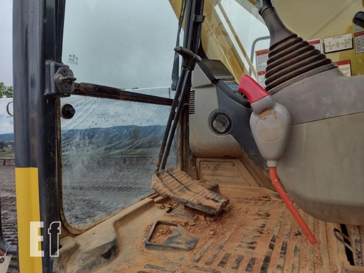 2017-komatsu-pc240-lc-11-image-12