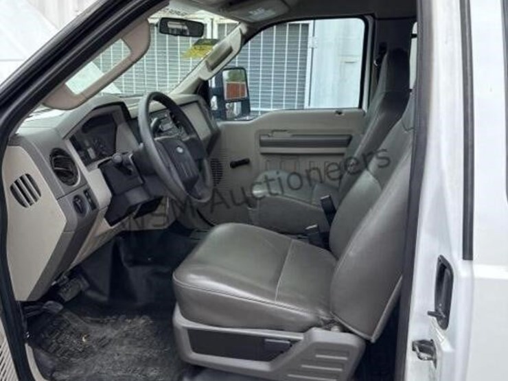 2009-ford-f350-image-24